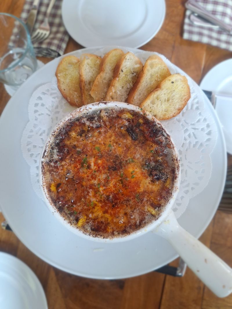 CRU Corner Bistro di Kemang, Jakarta Selatan.