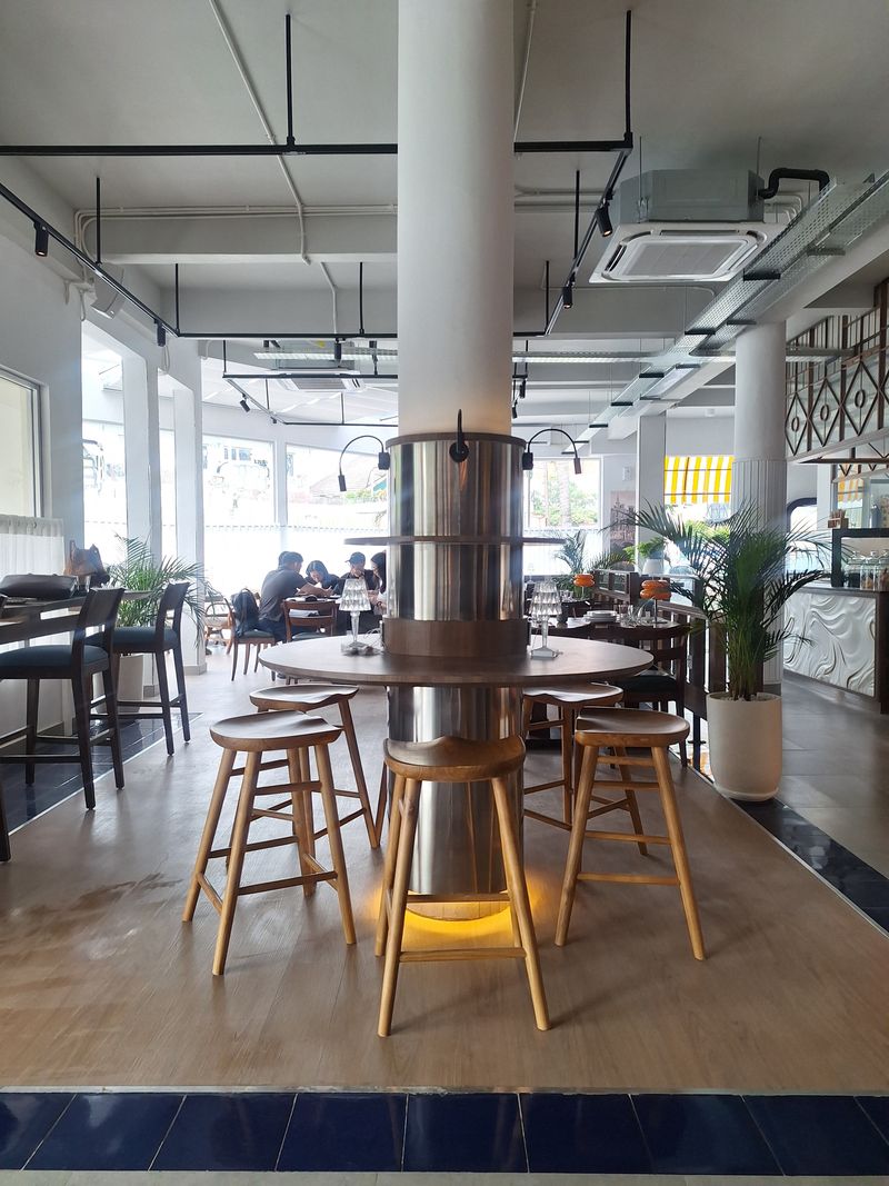 CRU Corner Bistro di Kemang, Jakarta Selatan.