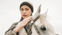 Perempuan yang hobi berkuda itu, kemudian meminta doa pada pengikutnya di Instagram agar oknum berinisial NV itu gak mengalami hal yang sama sepertinya. Dia mengetahui oknum tersebut pernah membalas Instagram Story-nya. Foto: dok. Instagram Dara Arafah