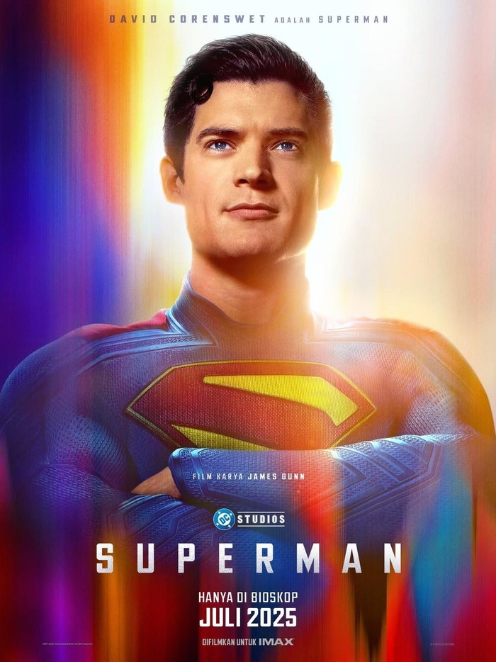 David Corenswet dalam poser film Superman David Corenswet dalam poser film Superman