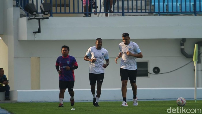 Dua pemain asing Persela Lamongan ikut latihan di Stadion Surajaya