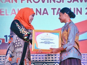 Khofifah Apresiasi 105 Siswa ADEM Papua di Jatim Berhasil Tembus PTN