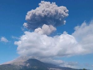 Tekanan Gas Masih Kuat, Gunung Lewotobi Bisa Erupsi Mendadak