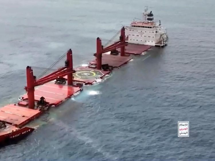 Houthi Kembali Serang Kapal di Laut Merah hingga Tenggelam