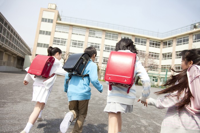 Ilustrasi Anak Sekolah di Jepang