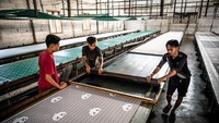 Kain batik bercorak khas Kebumen menjadi bagian dari warisan budaya takbenda dalam Geopark Kebumen. Foto: ANTARA FOTO/Aprillio Akbar 