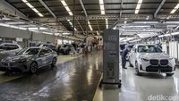 Sementara itu, BMW Seri 2 Gran Coupe M Sport 1.500 cc 3 silindernya memuntahkan tenaga 156 PS dengan kecepatan tertinggi 230 km/jam. Untuk akselerasi dari 0-100 km per jam diklaim tuntas dalam 8,6 detik.