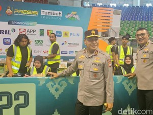 Kapolda Terjun Langsung Cek Pembagian Race Pack Riau Bhayangkara Run 2025
