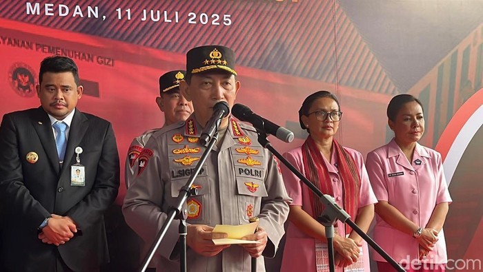 Kapolri Jenderal Listyo saat konferensi pers usai acara groundbreaking.(Finta Rahyuni/detikSumut)