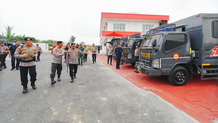 Kapolri Jenderal Listyo Sigit Prabowo meninjau gedung Polda Sumut. (Dok. Polri)