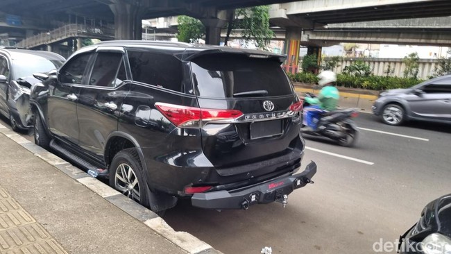 6 Fakta Fortuner Berpelat Dinas Tabrak 5 Mobil di Utan Kayu Jaktim
