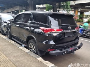 Terungkap Fortuner Tabrak 5 Mobil di Utan Kayu Berpelat Dinas Palsu