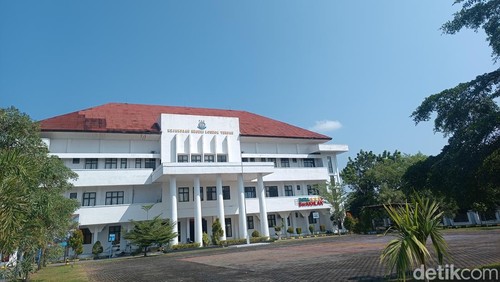 Tampak depan kantor Kejaksaan Negeri (Kejari) Lombok Tengah, belum lama ini. Foto: (Edi Suryansyah/detikBali)