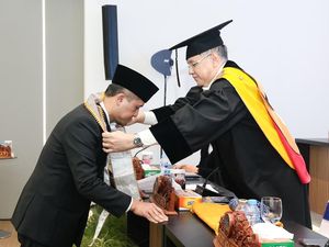 Raih Gelar Doktor Ilmu Politik, Mentrans Angkat Disertasi Tema Pemilu 2024