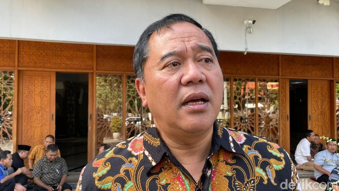 Kepala DLH Surabaya Dedik Irianto