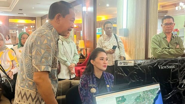 Kepala DPMPTSP Badung, I Made Agus Aryawan menerima kunjungan kerja Gubernur Maluku Utara, Sherly Tjoanda, bersama rombongan, di Kantor DPMPTSP, Jumat (11/7/2025).