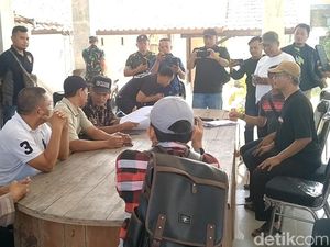 Tak Tahan Didemo Warga, Kades Sijambe Pekalongan Copot Sekdes