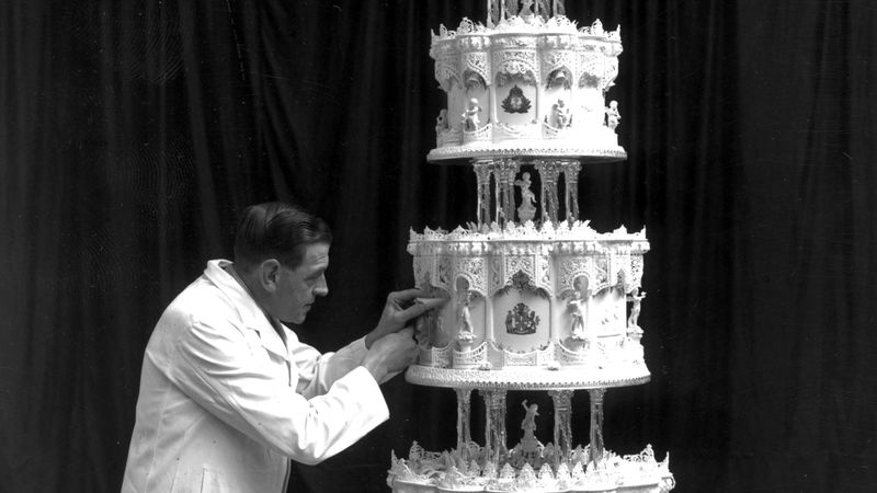 Kue Pernikahan Ratu Elizabeth II Terjual Setelah 78 Tahun Disimpan