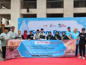 Le Minerale Beri Hadiah Umrah Gratis untuk Marbot Masjid Istiqlal