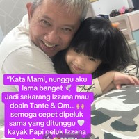 Aku bahagia, bukan main. Seisi hatiku penuh cahaya. Namun kebahagiaan itu tak berlangsung lama. Kiay Iqbal lahir di usia kandungan 25 minggu, dengan berat hanya 600 gram. Tubuhnya mungil, tapi semangatnya besar. Ia bertahan selama satu minggu. Lalu pergi secepat ia datang, lanjutnya. Foto: Dok. TikTok @mamikiaypuansunan.