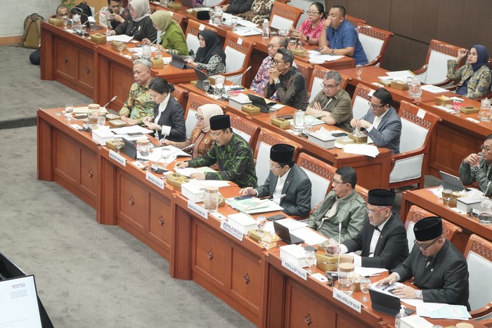 Menteri Sosial RI, Saifullah Yusuf (Gus Ipul) menghadiri Rapat Kerja bersama Komisi VIII DPR RI. Rapat ini membahas laporan keuangan Kementerian Sosial tahun 2024, realisasi anggaran 2025, serta rencana kerja dan pagu indikatif 2026.