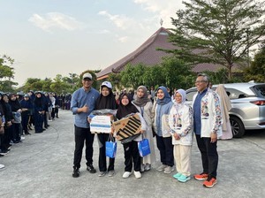 Kala Satu Sekolah Rayakan Risma & Sofi, Anak Kuli-Pedagang Pasar yang Tembus ITB