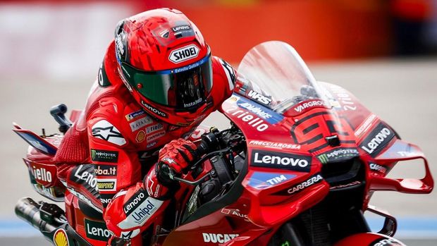 Ducati Lenovo Team's Spanish rider Marc Marquez competes to win the MotoGP race as part of the Dutch Motorcycle Grand Prix at the TT Circuit Assen, in Assen, on June 29, 2025. (Photo by Vincent JANNINK / ANP / AFP) / Netherlands OUT