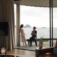 Kebersamaan Niki bersama Indra, Issa, dan Nael tampak begitu hangat. Mereka menikmati waktu berkualitas di tengah keindahan alam, memperlihatkan potret keluarga harmonis.  Foto: dok. Instagram @nikitawillyofficial94