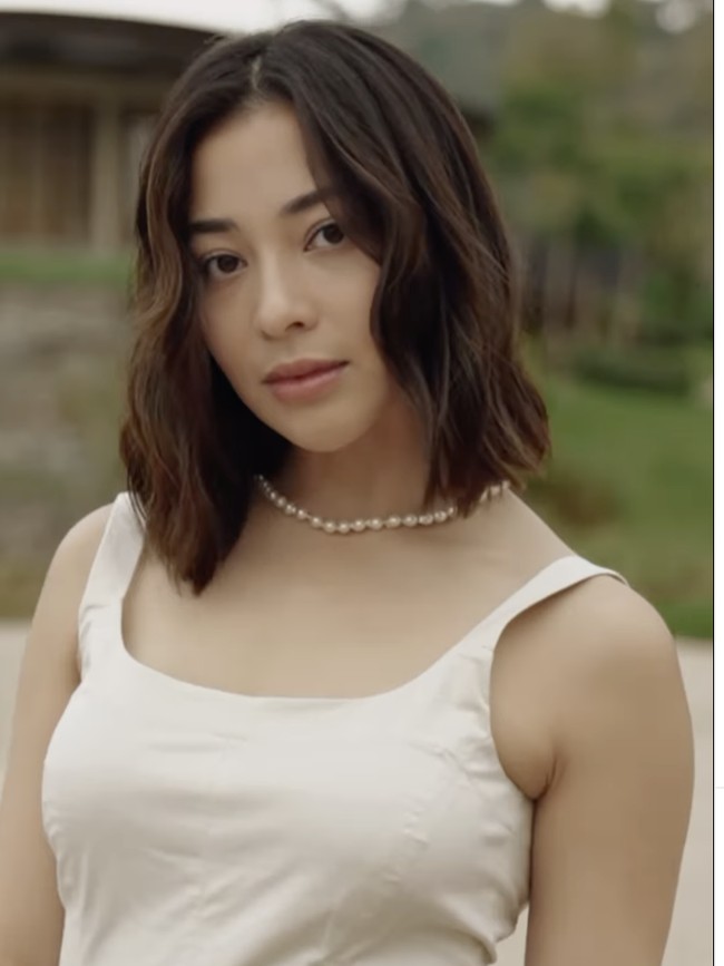 7 Gaya Liburan Nikita Willy di Labuan Bajo, Santai Elegan