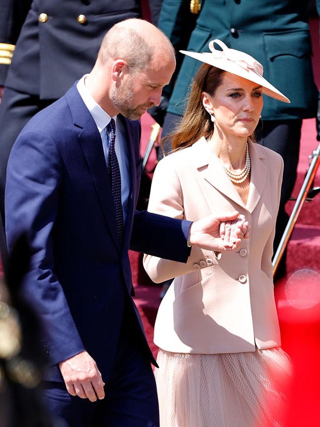 7 Momen Langka Pangeran William-Kate Mesra saat Sambut Presiden Prancis 7 Momen Langka Pangeran William-Kate Mesra saat Sambut Presiden Prancis