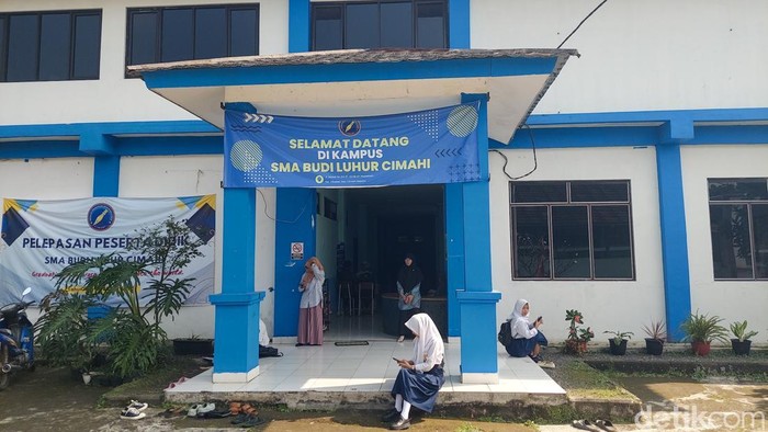 Pelaksanaan pendaftaran SPMB di SMA Swasta Kota Cimahi