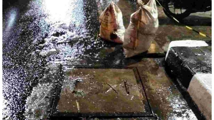 Pemprov Jakarta menghentikan sementara pengerjaan penempatan jaringan utilitas kabel fiber optik di Jalan Pondok Gede Raya, Jakarta Timur (ANTARA/Pemprov DKI Jakarta).