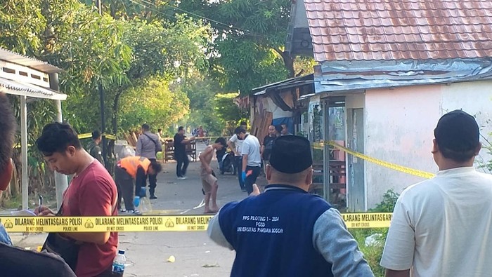 Suasana Olah TKP pengeroyokan di Desa Malang Semirang, Kecamatan Jatibarang, Kabupaten Indramayu