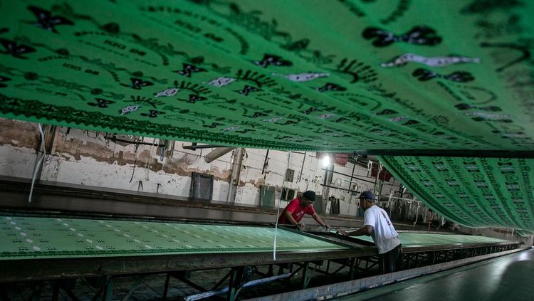 Permintaan Naik, Perajin Solo Kebut Produksi Batik Seragam Sekolah