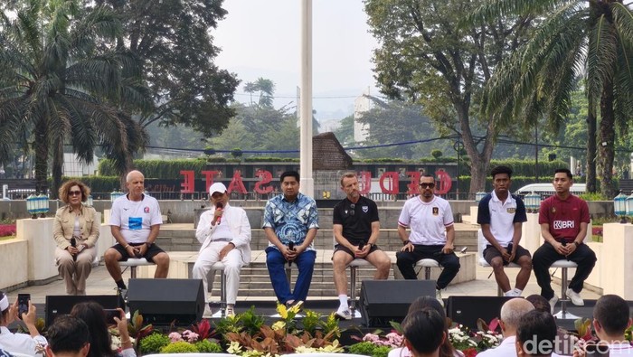 Pers conference Final Piala Presiden 2025 di Gedung Sate, Bandung, Jumat (11/7/2025).