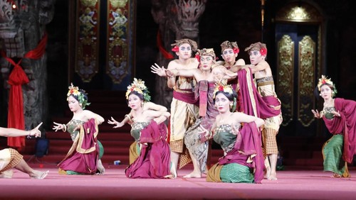 Komunitas Seni Sundaram dari Banjar Kutuh, Desa Sayan, Kecamatan Ubud, tampil memukau dalam ajang Lomba Gong Kebyar Dewasa yang menjadi bagian dari rangkaian Pesta Kesenian Bali (PKB) ke-47.