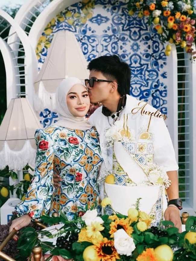 8 Foto Ultah ke-27 Aurel Hermansyah di Bali, Tampil Segar Dengan Dress Floral 8 Foto Ultah ke-27 Aurel Hermansyah di Bali, Tampil Segar Dengan Dress Floral
