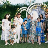 Digelar outdoor, pesta ultah Aurel ramai dihadiri para anggota keluarga. Anang-Ashanty dan Krisdayanti tampak turut hadir dengan mengajak anak-anak mereka. Foto: Instagram/@aurelie.hermansyah