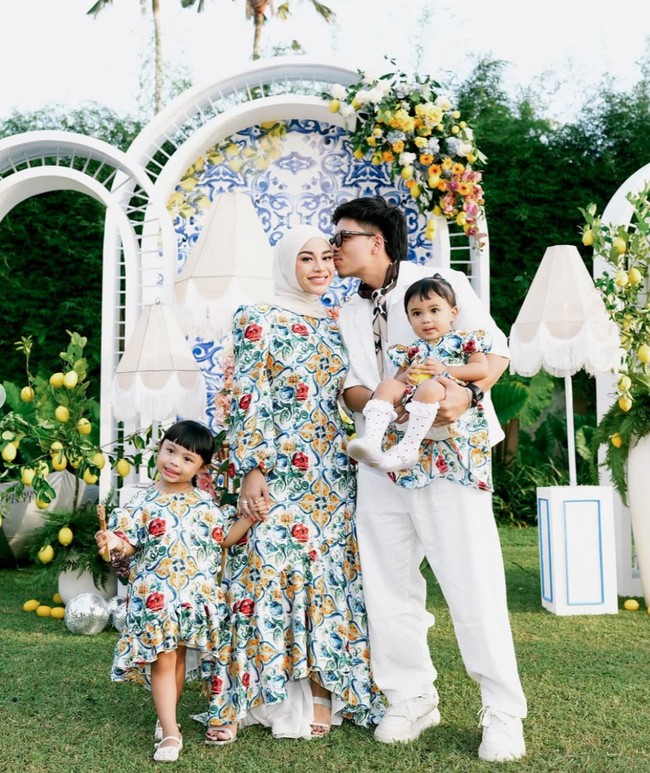 8 Foto Ultah ke-27 Aurel Hermansyah di Bali, Tampil Segar Dengan Dress