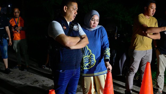 Plt Direktur Utama PDAM Makassar Hamzah Ahmad turun langsung meninjau perbaikan pipa bocor di Jalan Beringin, Kabupaten Gowa.
