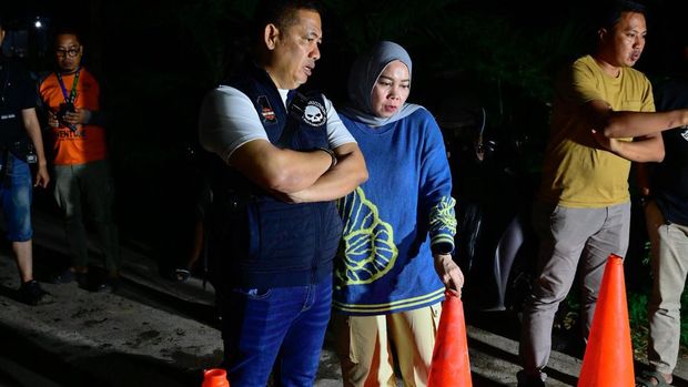 Plt Direktur Utama PDAM Makassar Hamzah Ahmad turun langsung meninjau perbaikan pipa bocor di Jalan Beringin, Kabupaten Gowa.