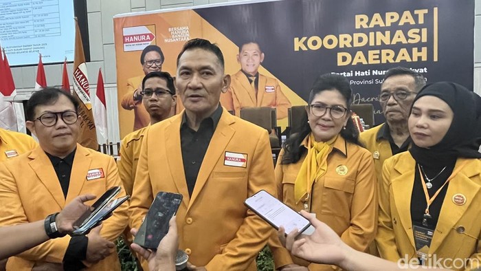 Plt Ketua DPD Hanura Sulsel Adeni Muhan saat diwawancara usai memimpin Rapat Koordinasi Daerah (Rakorda) di Swiss-Belinn Panakkukang, Makassar, Jumat (11/7/2025)