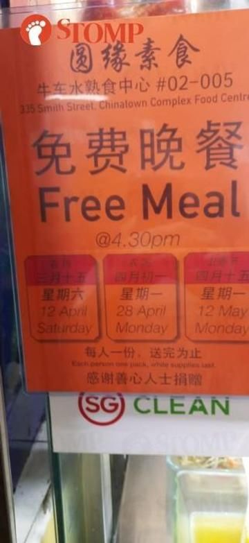 Rakus! Pria Ini Ambil 24 Makanan dari Kedai yang Sedang Berbagi