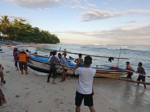 Pria Lampung Tewas Tenggelam Usai Tolong Istri-2 Anak yang Terbawa Arus Laut
