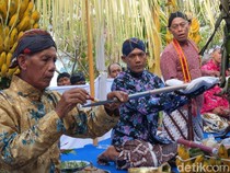 Nuansa Sakral Prosesi Jamasan Tombak Kiai Upas di Tulungagung