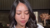 Rachel Vennya juga handal memasak. Sesederhana nasi putih, telur ceplok dan sosis buatannya, bisa bikin lahap makan selagi ditemani sambal. Foto: Instagram/rachelvennya