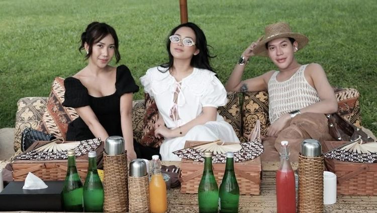 Seru! Rachel Vennya Piknik di Pinggir Sungai hingga Hutan Kota
