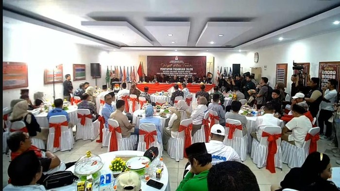 Rapat pleno penetapan wali kota dan wakil wali kota terpilih Palopo.