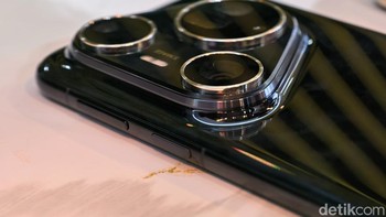 Perbedaannya tak hanya dari varian warna, tapi juga lensa kameranya. Huawei Pura 80 Ultra punya dua lensa telephoto pertama di industri ini. Foto: Panji Saputro/detikINET