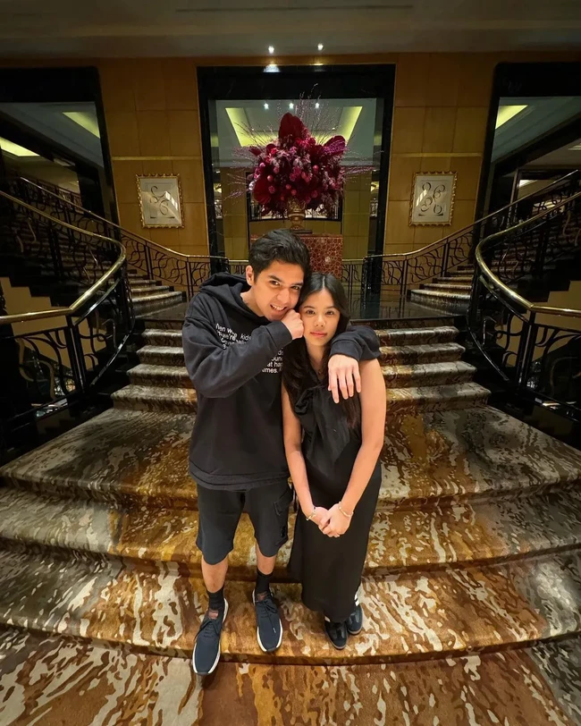 Safeea sendiri diketahui merupakan anak Ahmad Dhani dan Mulan Jameela. Lahir pada tahun 2011, ia kini berusia 14 tahun, beda 14 tahun dengan Al Ghazali. Foto: Instagram